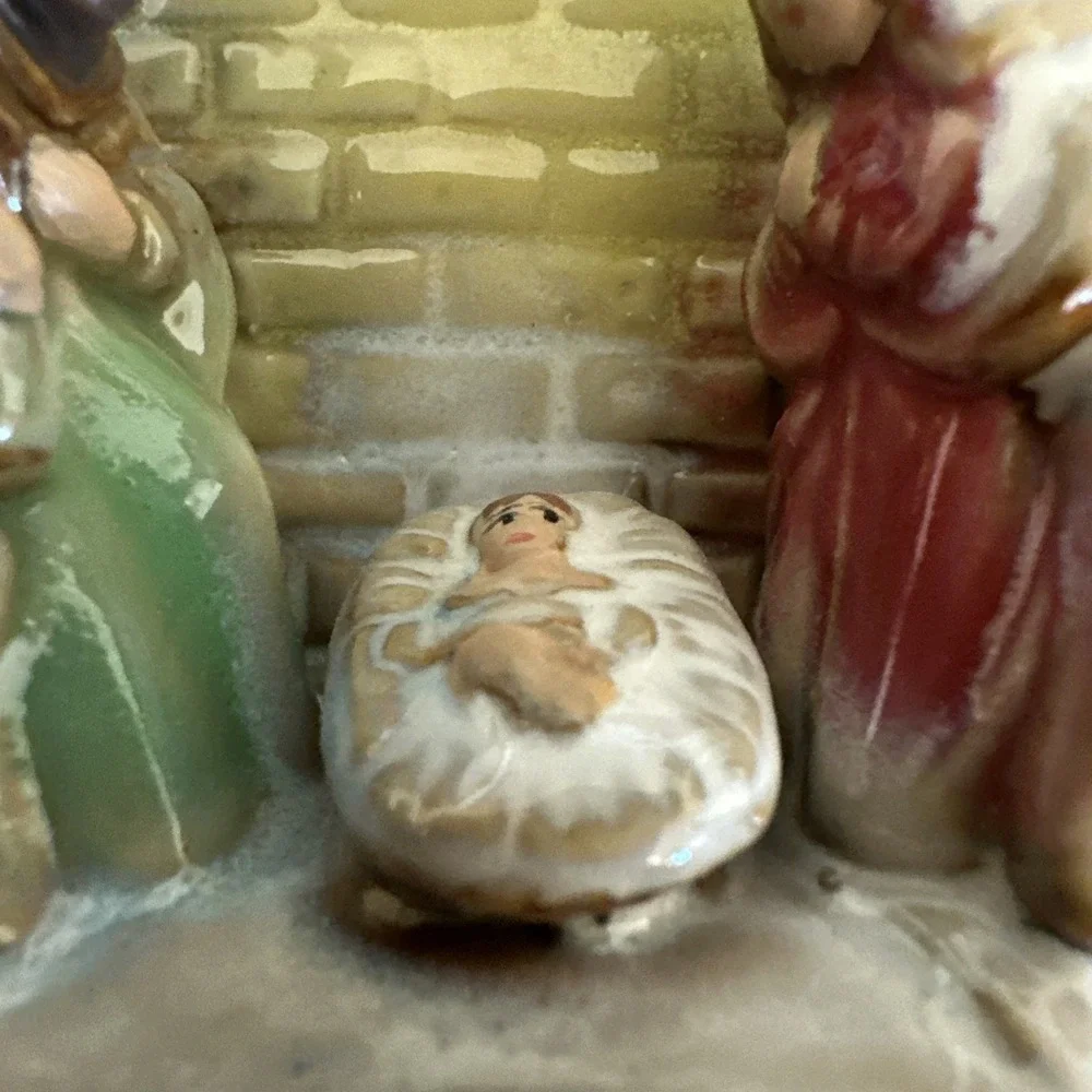 Vintage Porcelain Nativity Trinket Box Mary Joseph Baby Jesus Hinged Gold‎